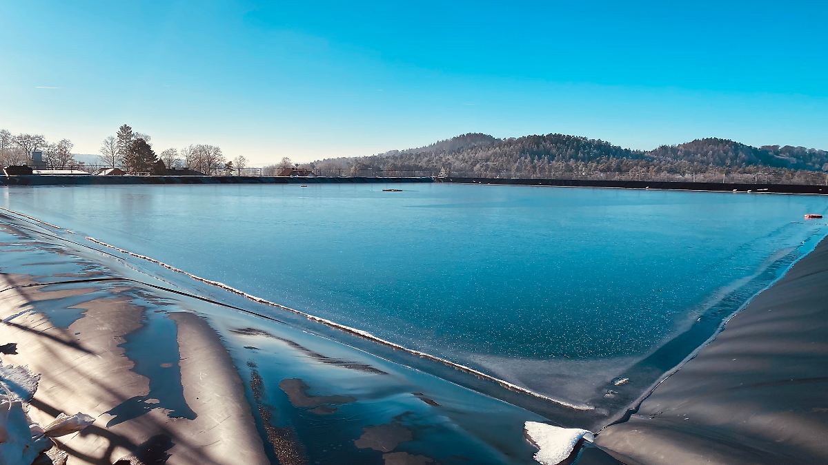 K-nstlicher-See-als-Speicher-Wie-Sommerhitze-im-Winter-zum-Heizen-genutzt-werden-kann